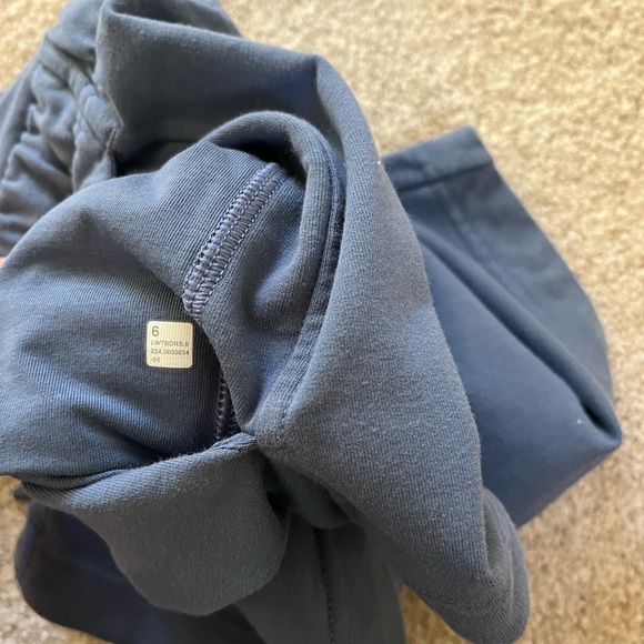 Lululemon inner glow high rise short - Picture 3 of 3